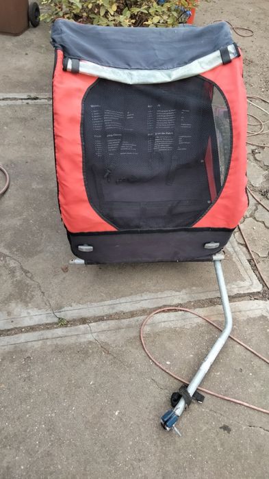 Vinde cărucior pt copii atașat la bicicleta