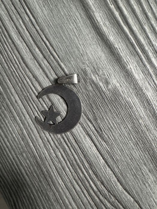 Продам кулон серебрянный