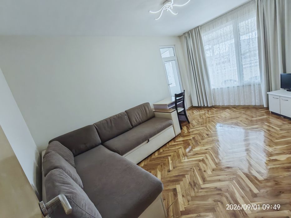 Дава се под наем Тристаен апартамент в Варна, Зимно кино Тракия - 220 кв.м за 900 € - Снимка #6