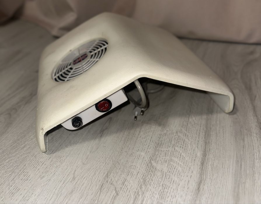 Прахоуловител за маникюр Ronney – работещ, запазен