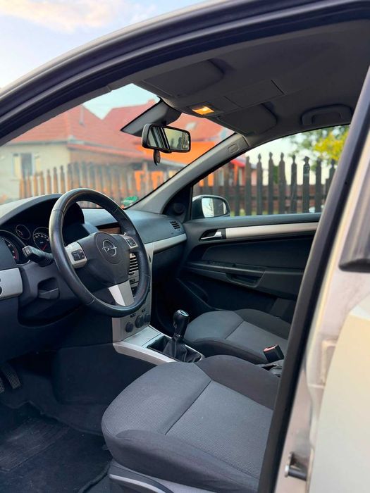 Auto Opel astra h