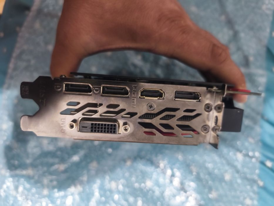 Vând GTX 1080 8gb