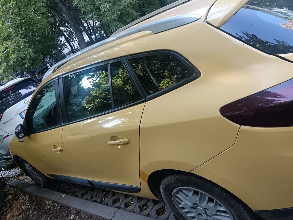 Продавам Рено  меган 3 цял или на части.