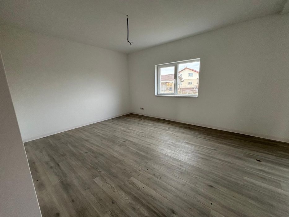 Vand casa individuala