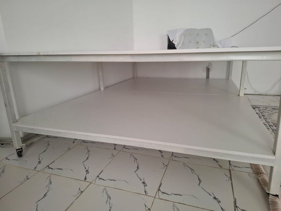 Стол на роликах.