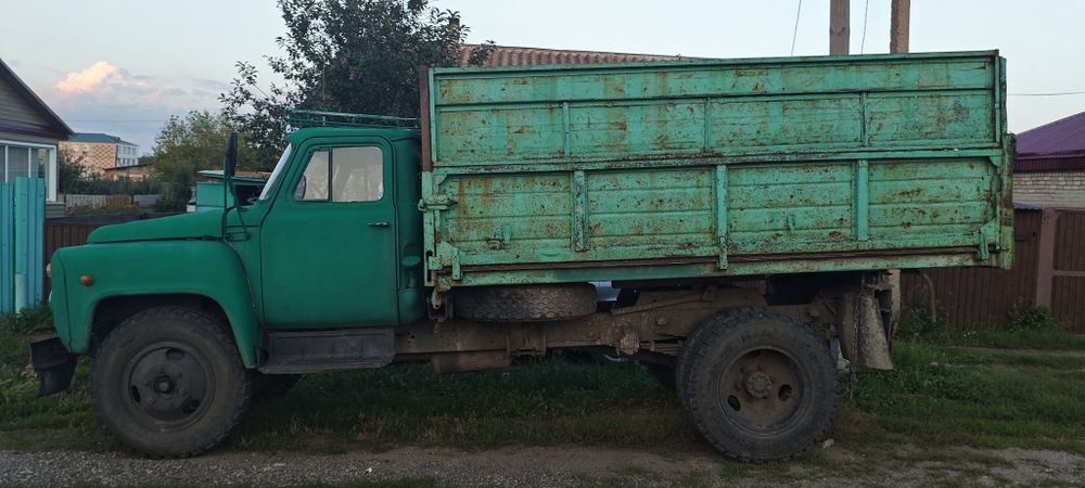 Газ 53 на полном ходу