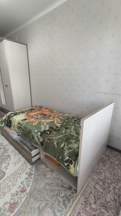 Продам шкаф, кровать, стол