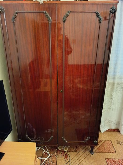 Vând mobilă veche anii 70