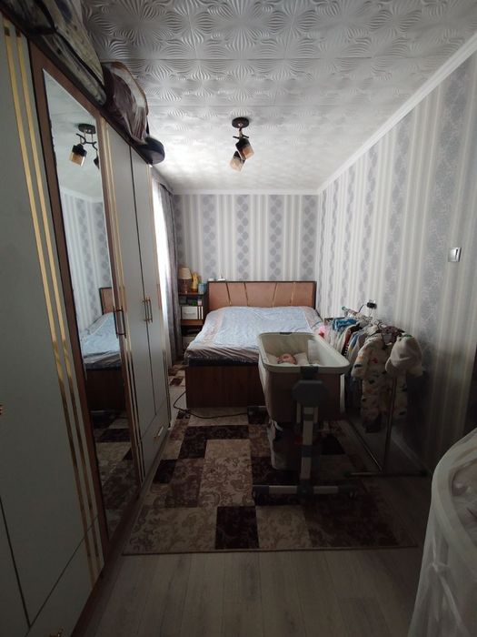 Уй сотилади 2хонали 3хона килинган хамма шароит бор