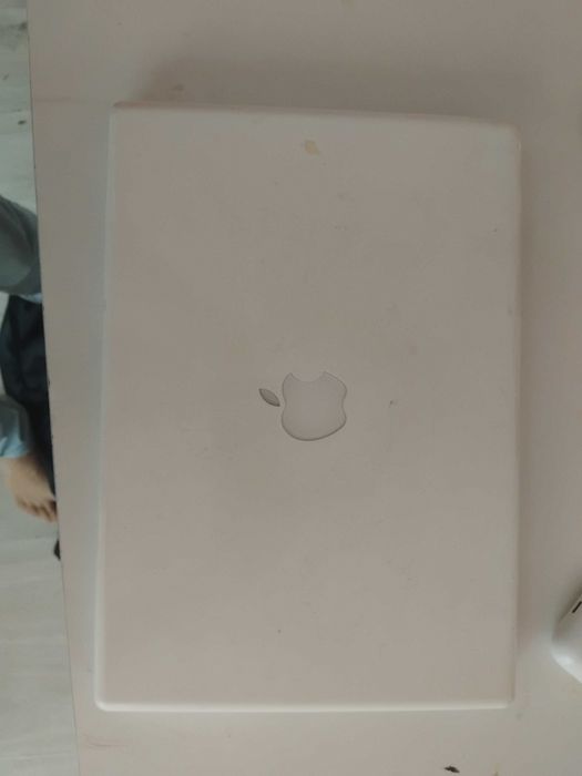 Части за лаптоп на снимките се вижда модела