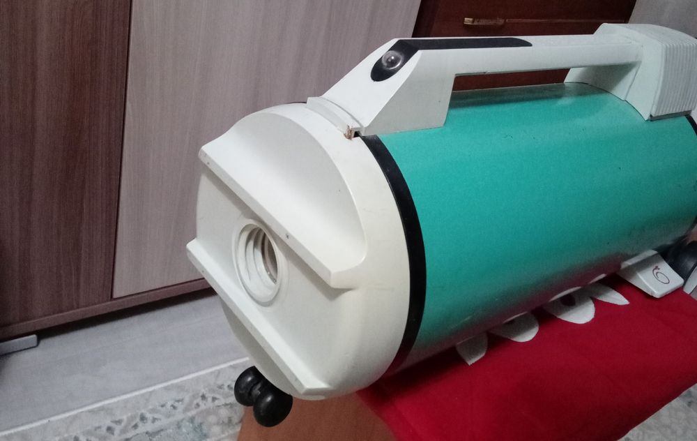 Продам старый пылесос