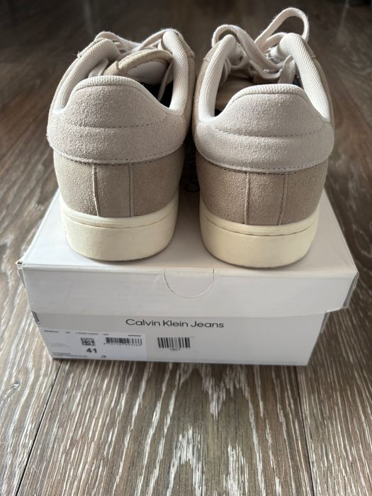 Бежови велурени мъжки обувки