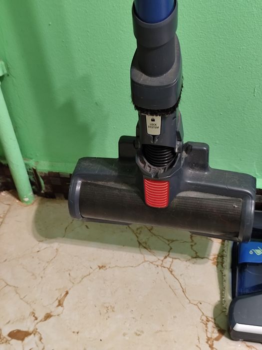 Vând aspirator Rowenta x force flex
