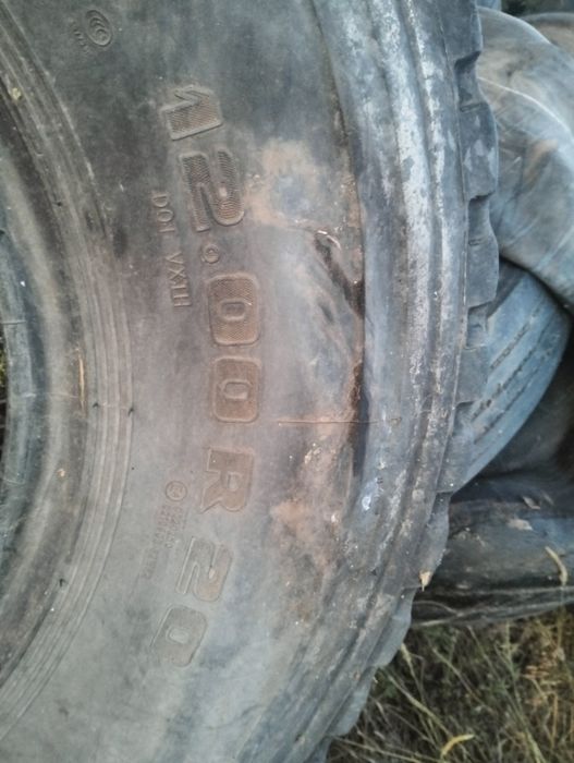 Продам резину 12 р 20