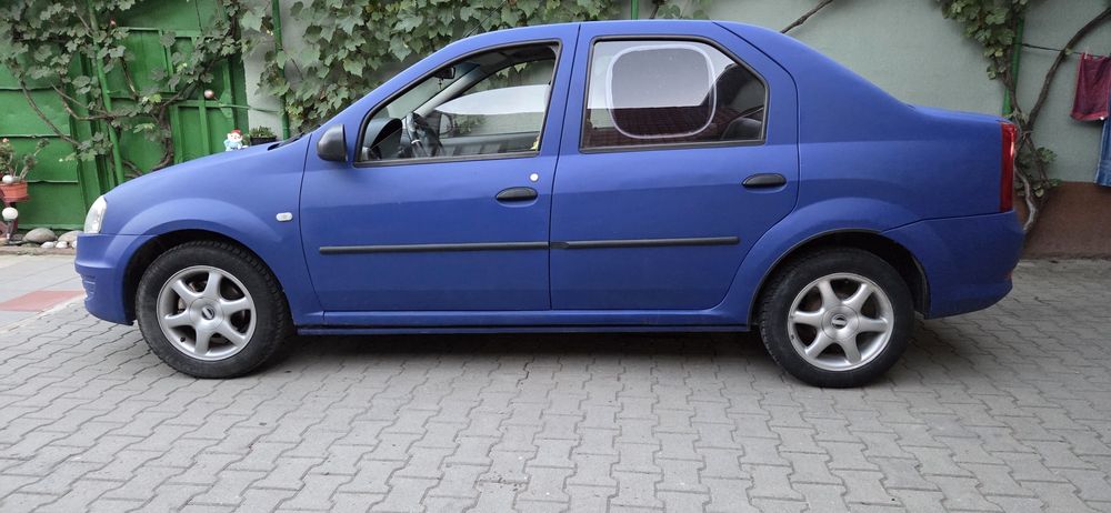 Vând Dacia Logan 1.4