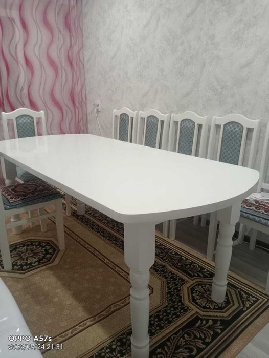 Раскладной стол со стульями