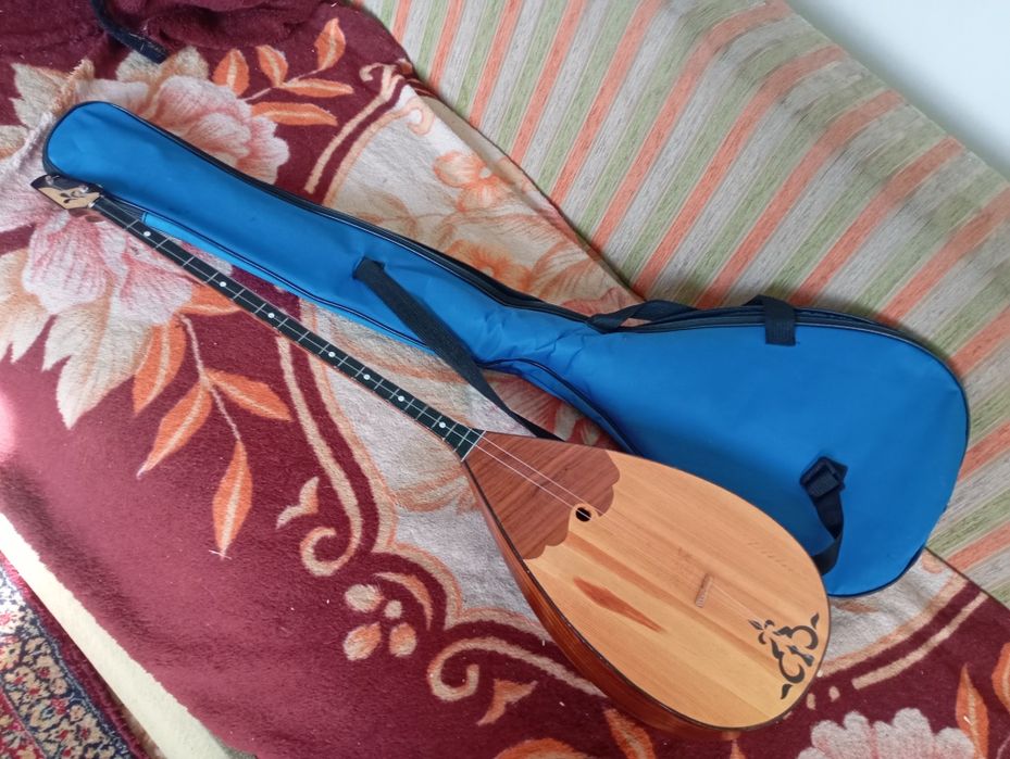 Продам домбру с чехлом