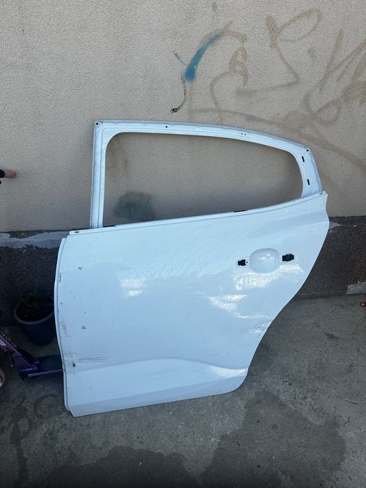 Ușă stânga spate dacia logan 3.