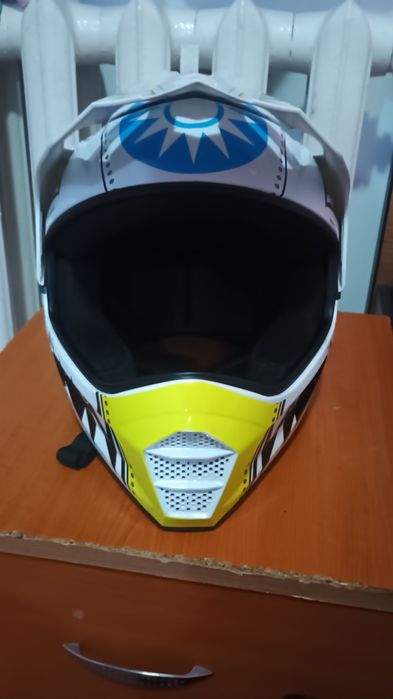 Vând cască pentru motocross