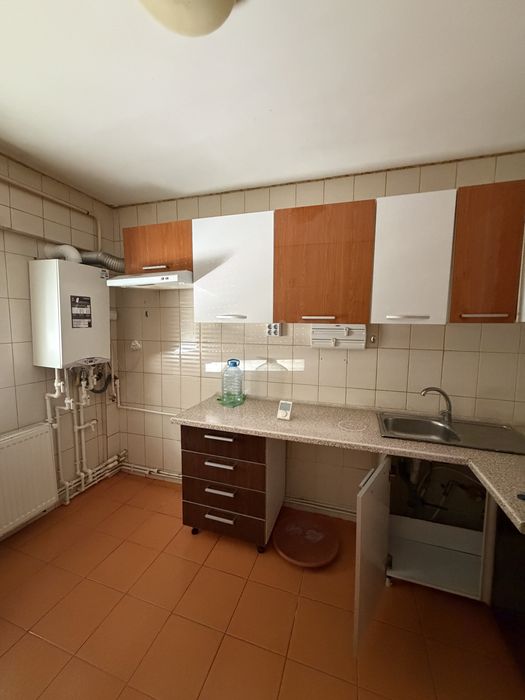 Vand apartament 2 camere, decomandat, parter, ultracentral, Bloc 1986