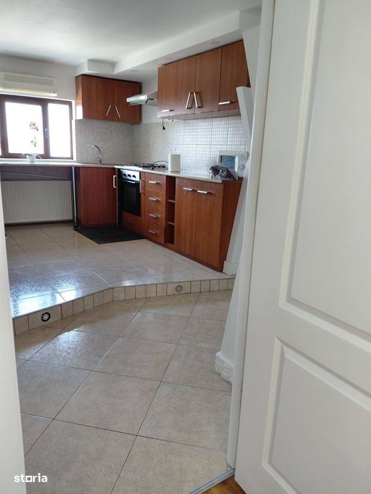 Apartament 3 camere, etaj 7, cu balcon