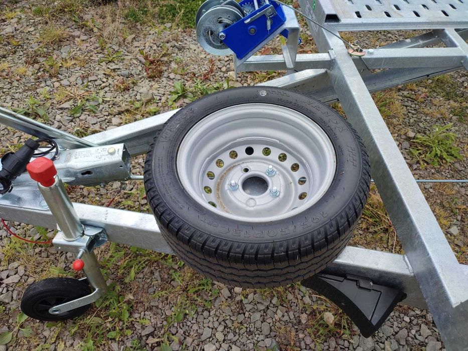 Platforma - Trailer 4,5 sau 5 m 2000-2700Kg  aplecată spate