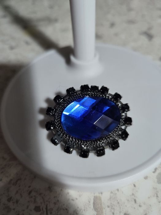 Продам Брошь бижутерия