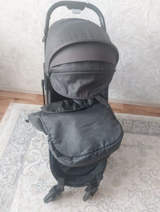 Детская прогулочная коляска