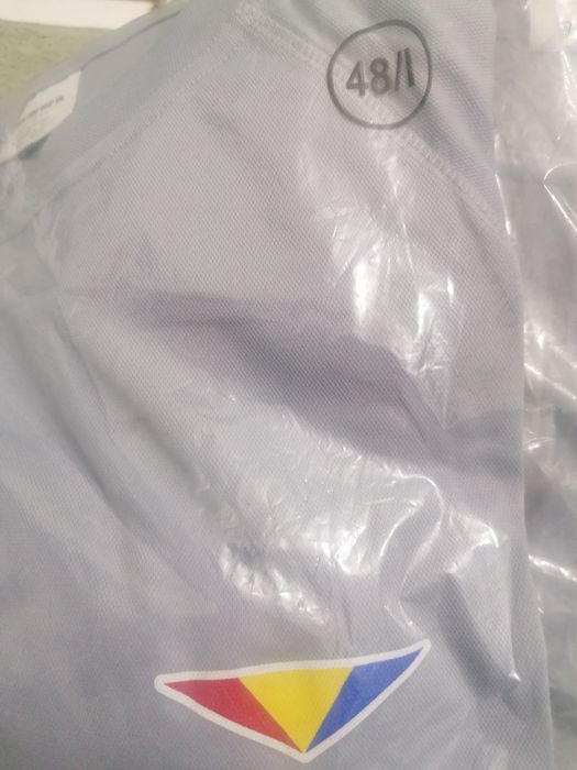 Tricouri combat mânecă scurta și lungă