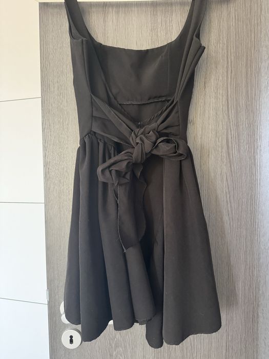 Rochie neagra cu funda la spate