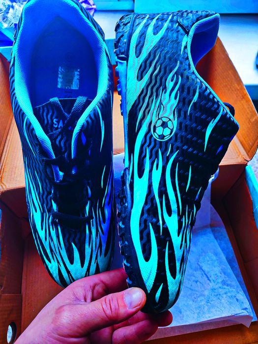 Продам новые бутсы