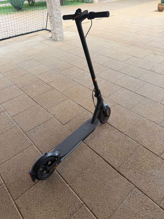 Trotinetă electrică Xiaomi Pro 2 – 25 km/h – Stare foarte bună
