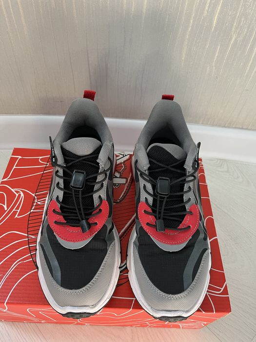 Кроссовки подростковые