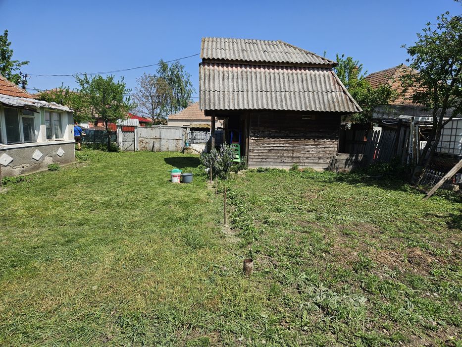 Casa de vânzare cu teren de 744 mp în Cihei