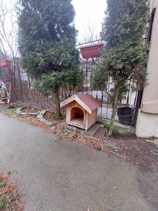 2 бр.къщички за малко куче