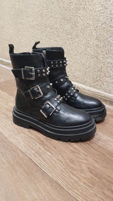 Ботинки женские Stradivarius 38р.