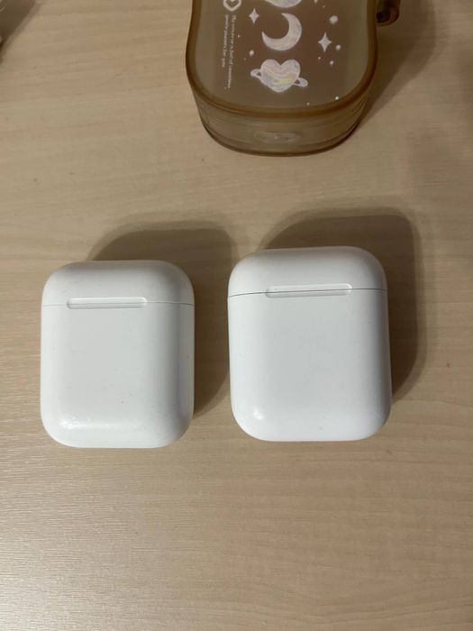 2 кейса, Airpods
