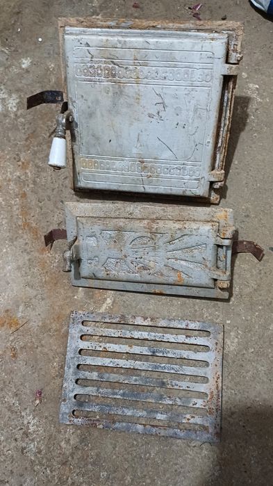 Vînd uși cu grătar pentru sobe teracotă am pentru 3 sobe