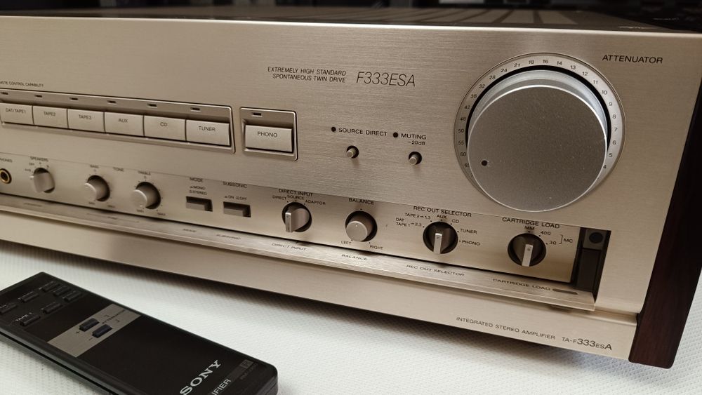 Хороший усилитель с пультом