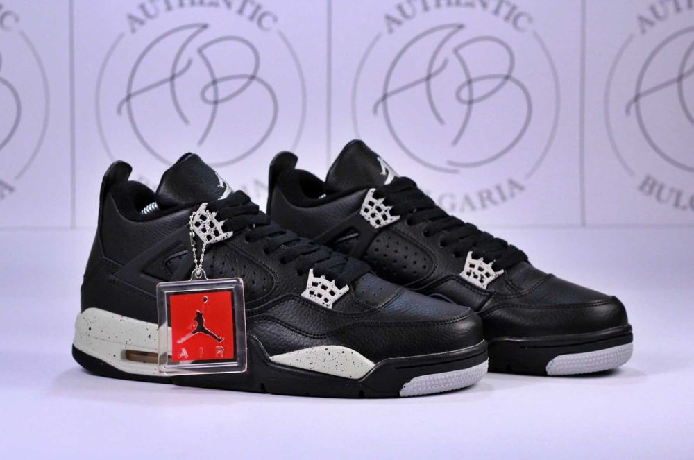 NIKE Jordan 4 Retro