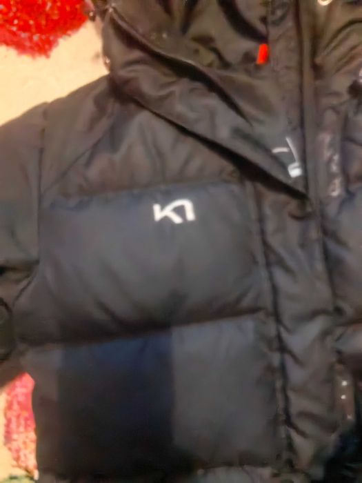 Топло дамско/юношеско яке на марката К7, с пълнеж от пух.