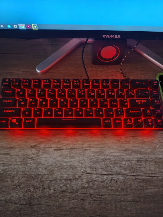 Продаю клавиатуру 2e gaming почти как новая