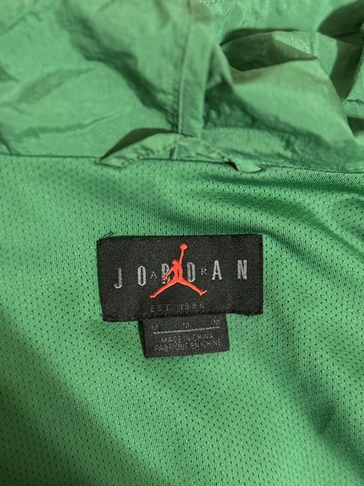 Уникална ветровка Nike air jordan