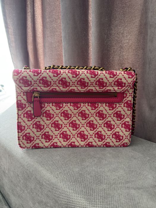 Дамска чанта Guess