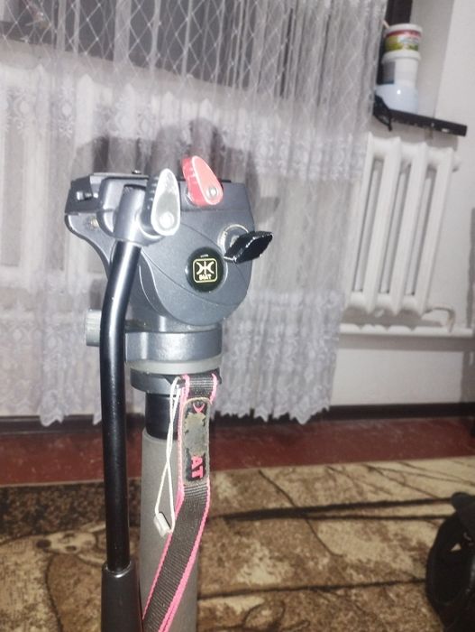 Монопат видеокамера