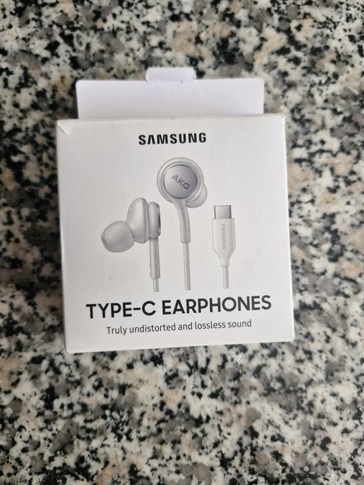 Vând o pereche de casti dedicate Samsung