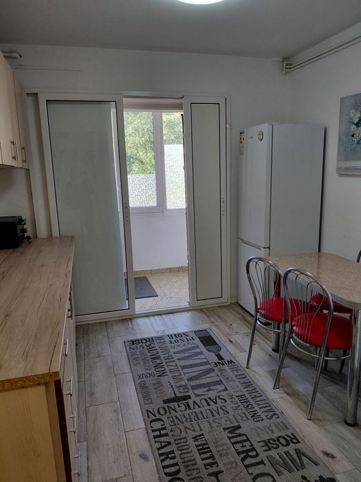 Proprietar vând ap.cu 2camere confort decomandat model mare