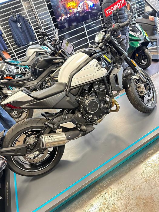 Motocicleta CLX 700 SPORT