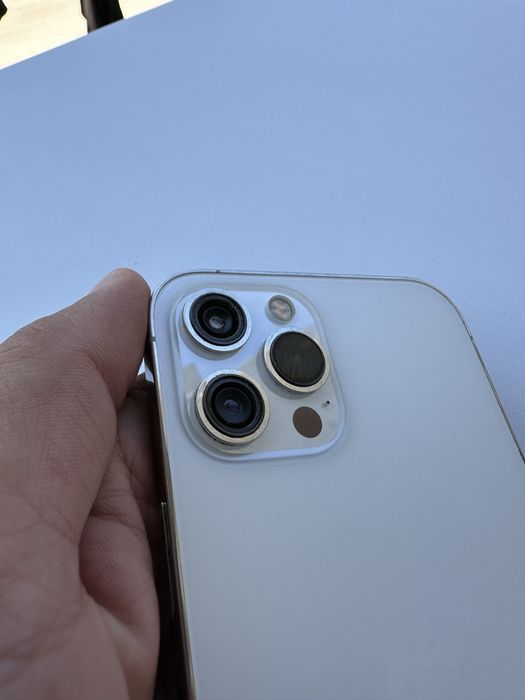 Продавам iPhone 12 Pro Max 128 GB.