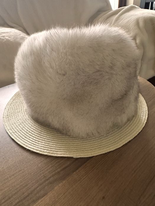 Шапка от естествен косъм-сребърна лисица,без никакви забележки